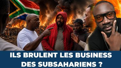 Commerçant africain devant une épicerie en Afrique du Sud