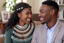 Couple échangeant calmement sur le respect, la confiance et les limites