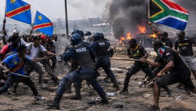 Tentes de réfugiés congolais près d'un poste de police en Afrique du Sud